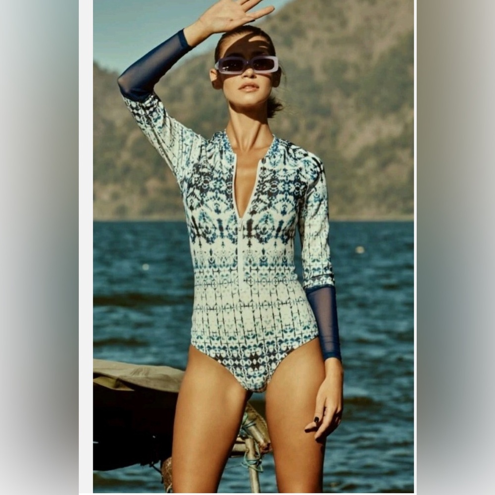WET Greek Tile  One Piece Swimsuit‎ Wetsuit!!